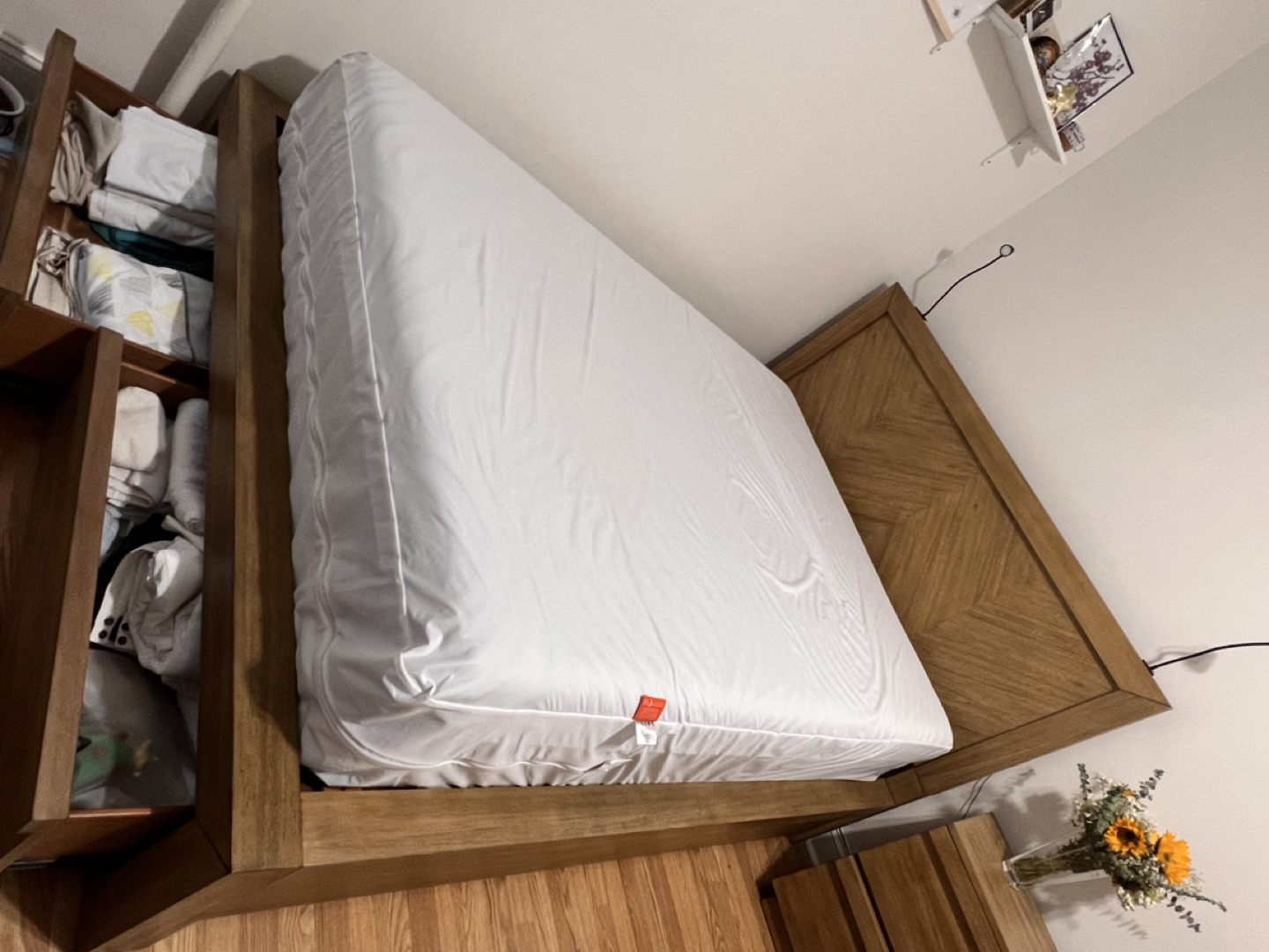 Queen bed frame - photo 2