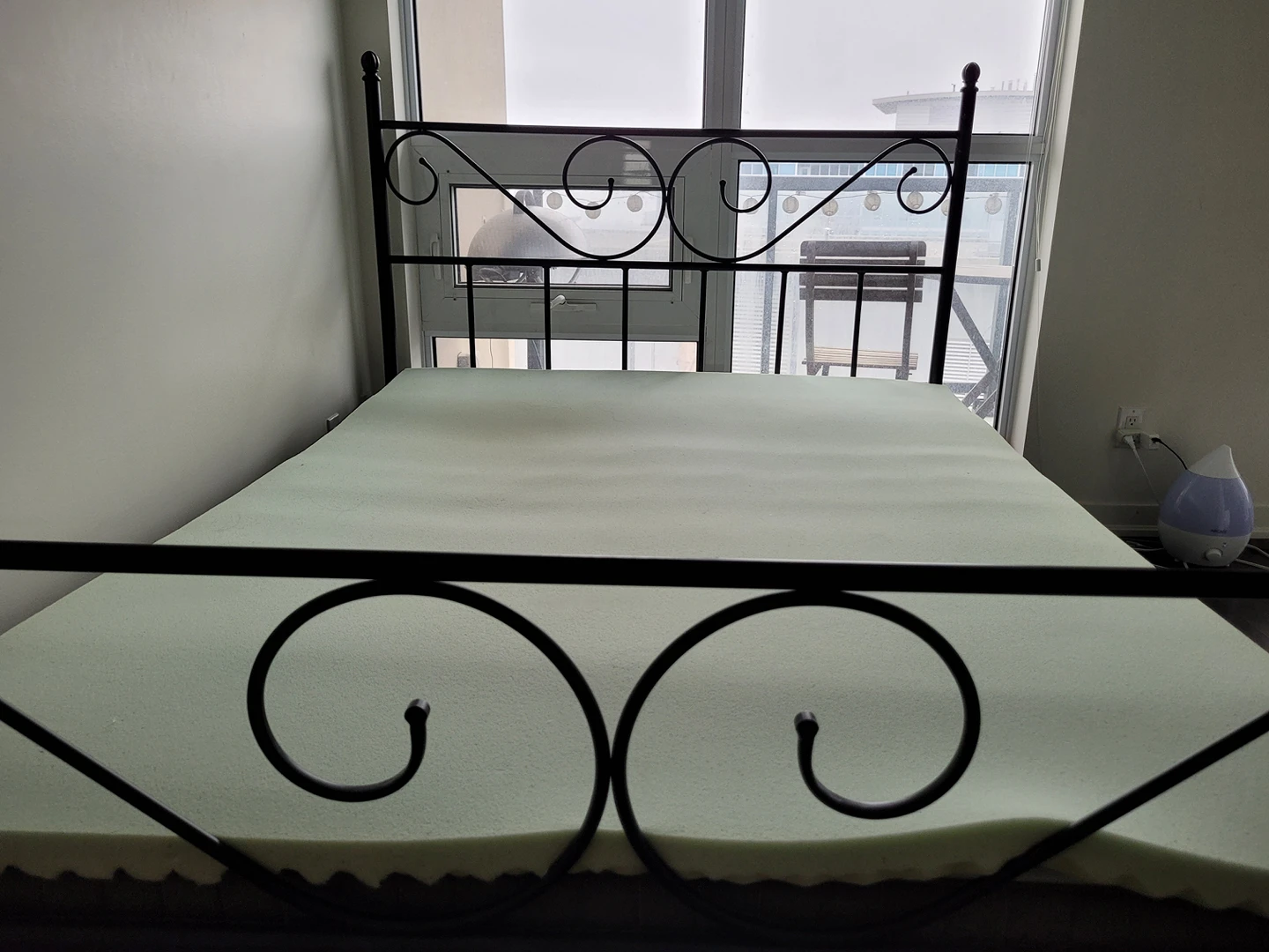 Queen bed frame - photo 4