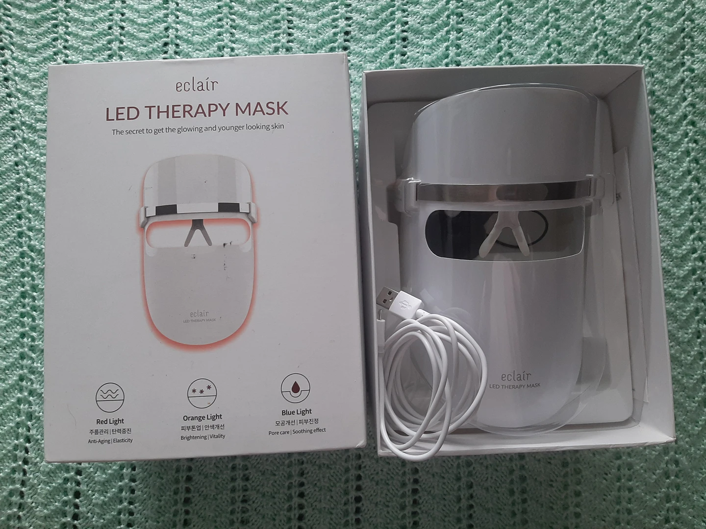 LED light therapy mask thumbnail
