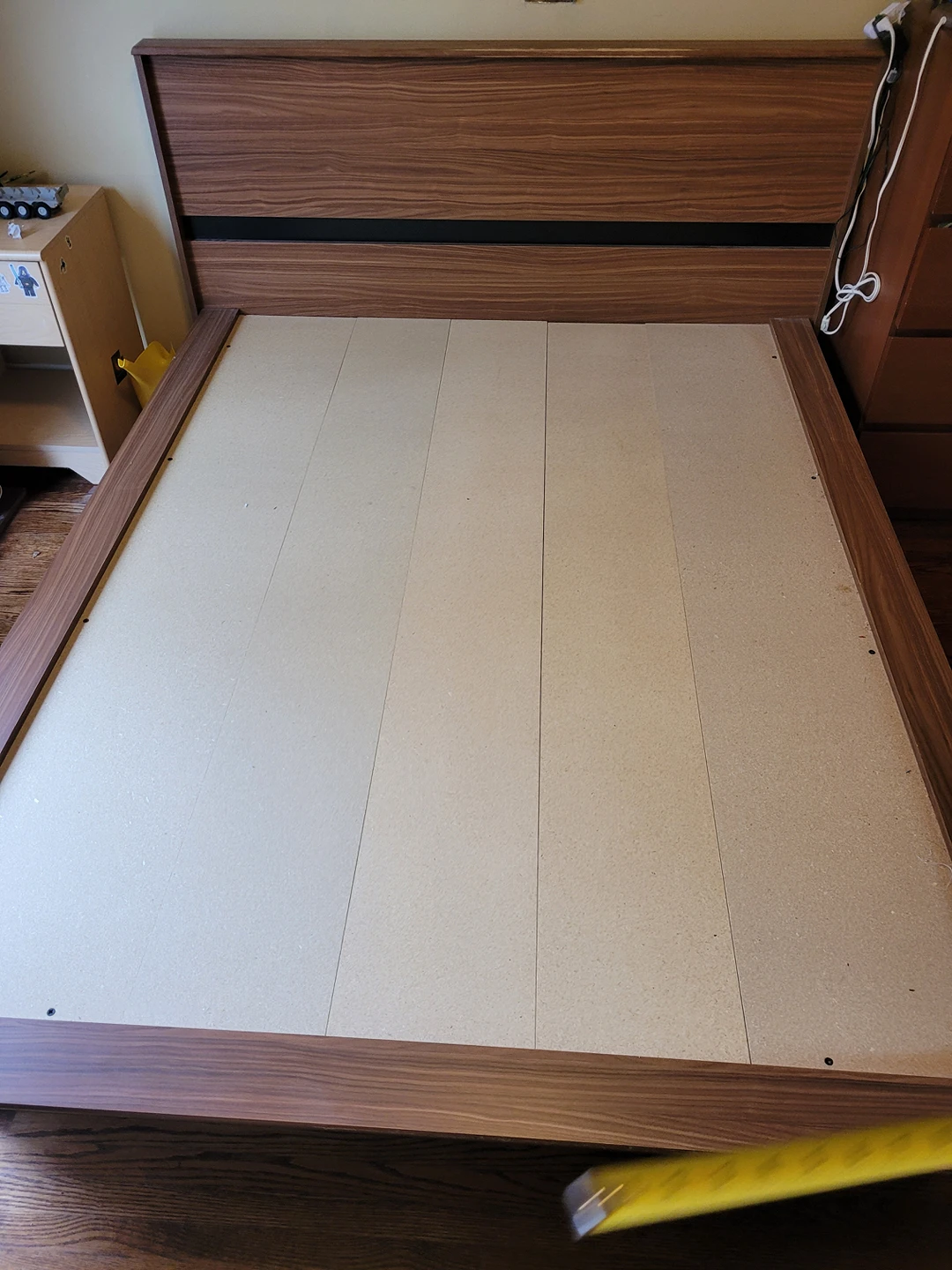 Double bed frame brown in great condition thumbnail
