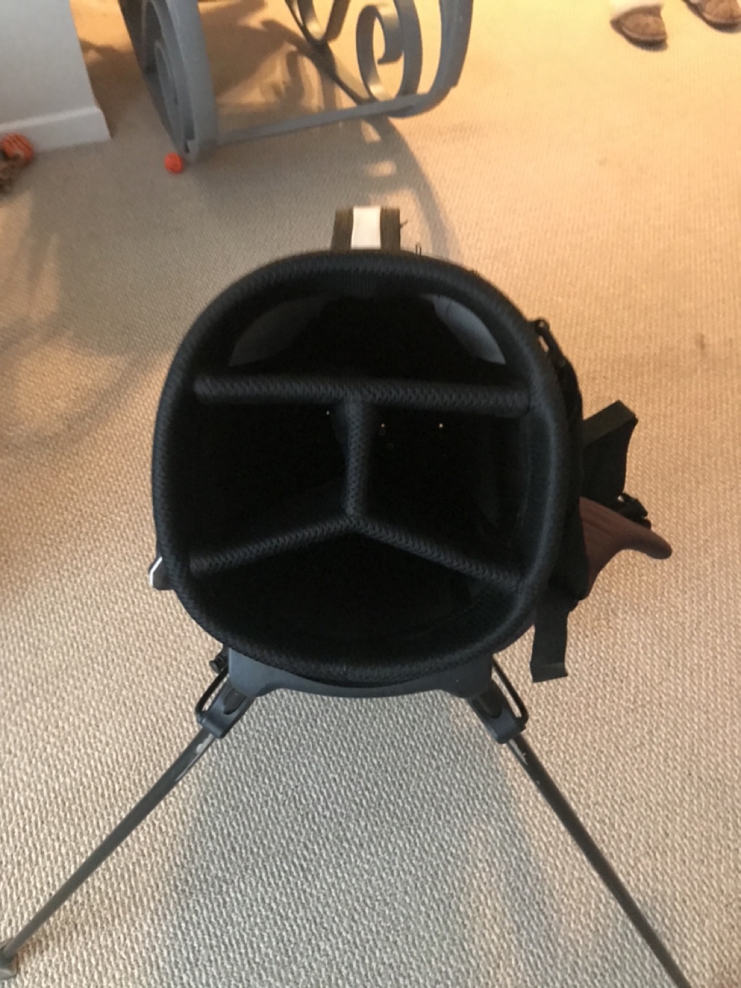 TaylorMade golf bag thumbnail