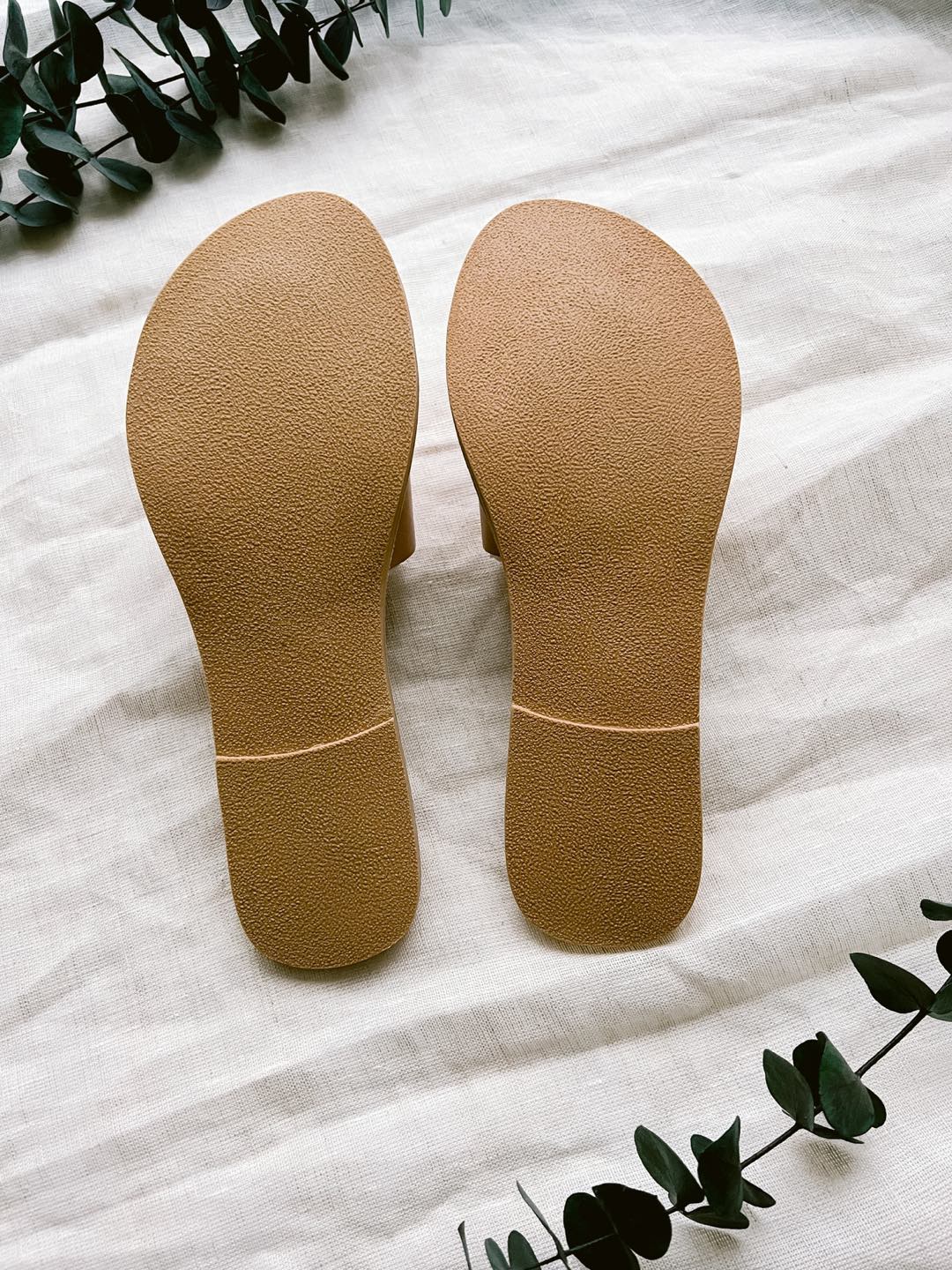 Coconut by Matisse Slides - New image indicator(4)