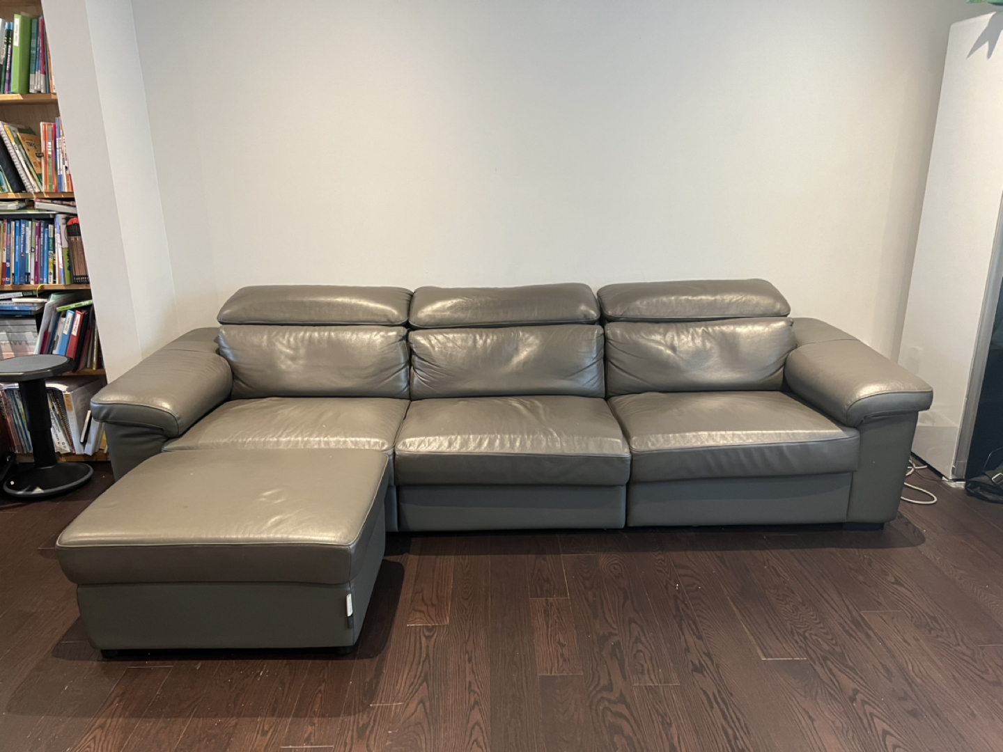 Leather adjustable headrest sofa - photo 2