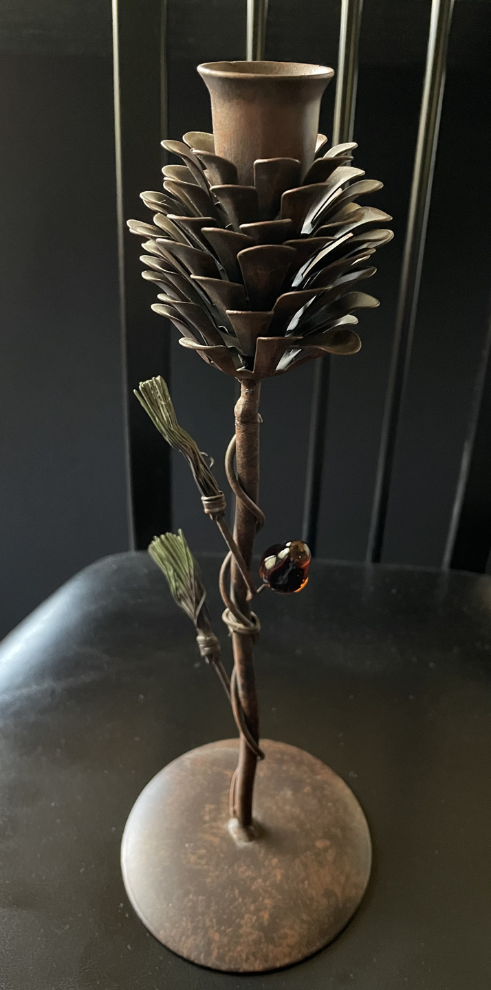 Bronze metal pine cone candle holder image indicator(3)