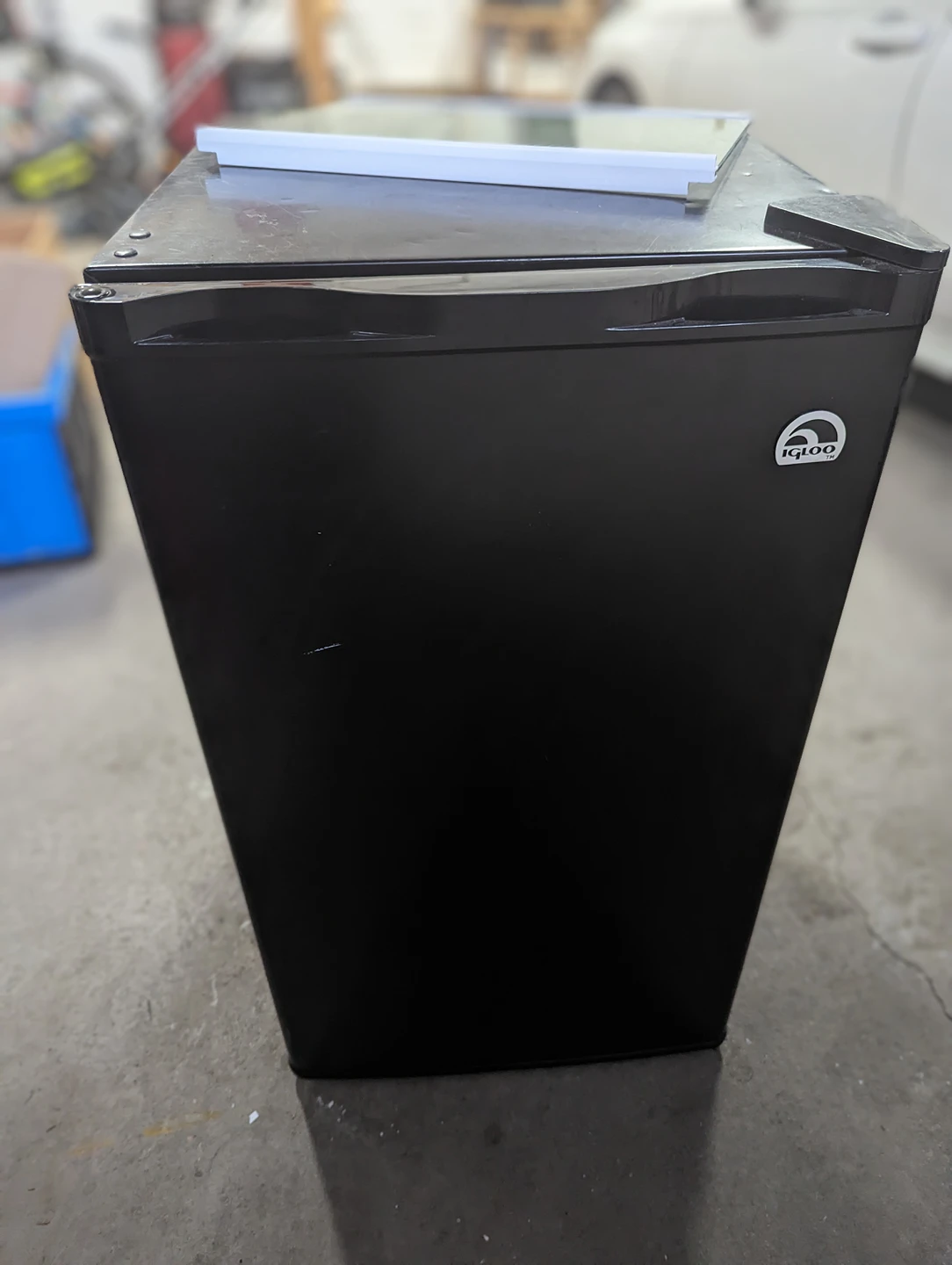 Mini Fridge - Works Great image indicator(2)