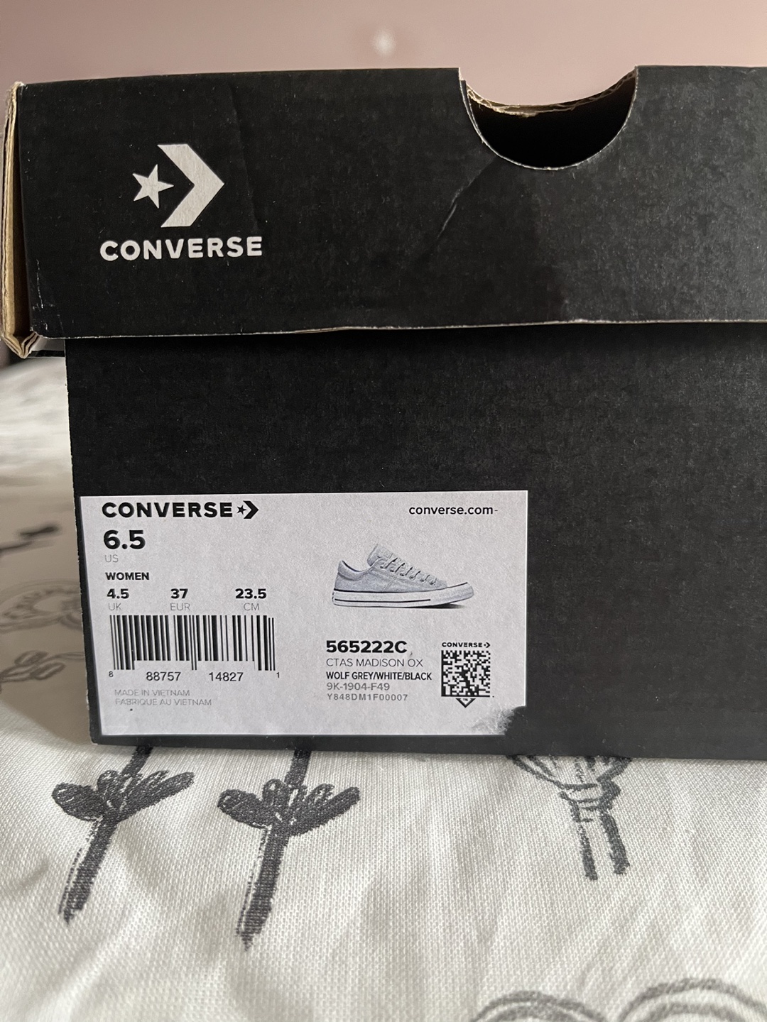 Girls Converse Shoes (NEW) Size 6.5 image indicator(3)
