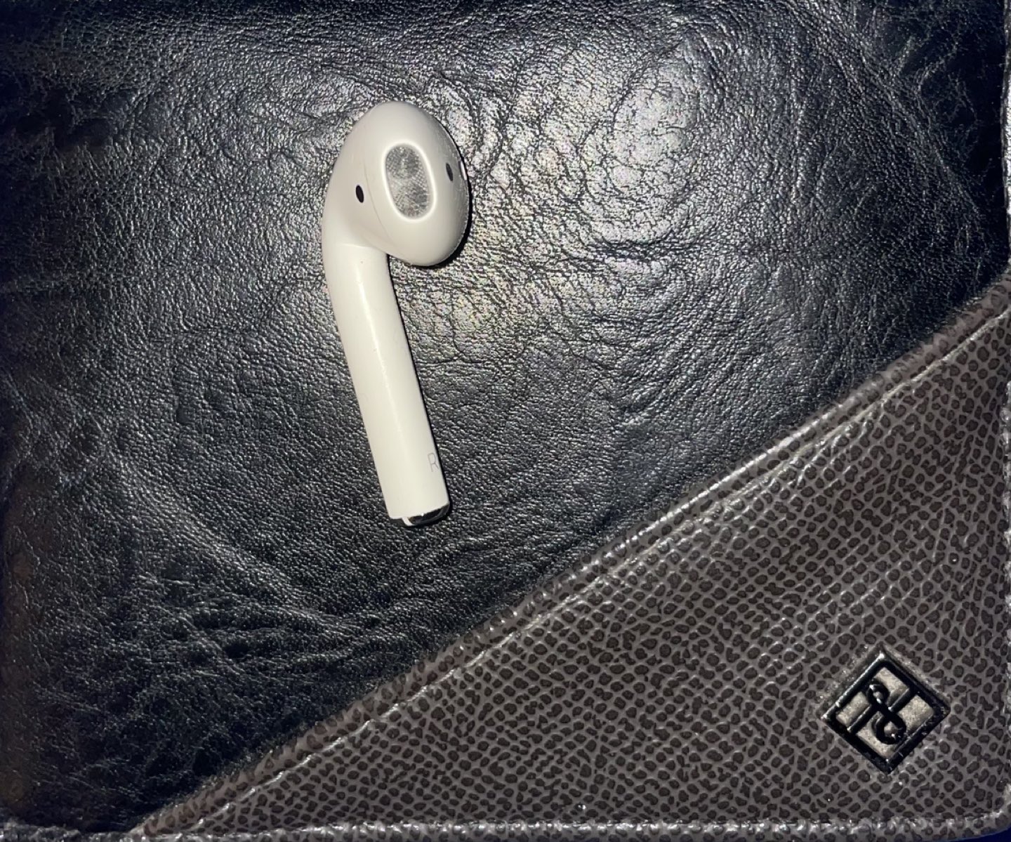 AirPod 2nd gen right ear peace - photo 3