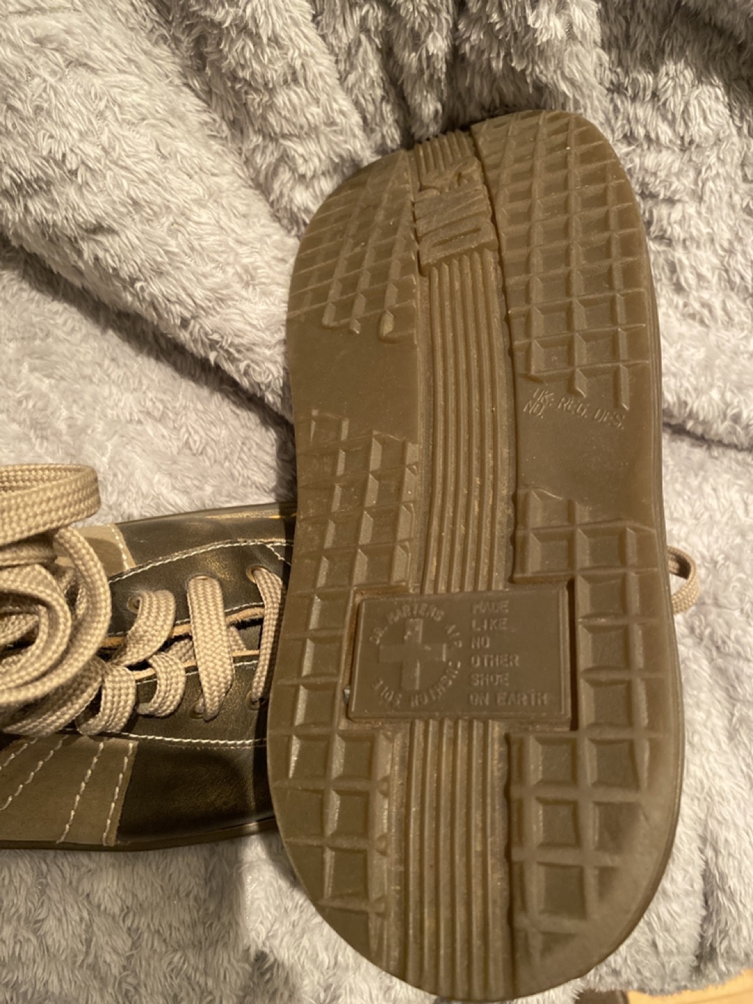 Dr Martens - two tone 10 hole UK size 6 / is 8 image indicator(2)