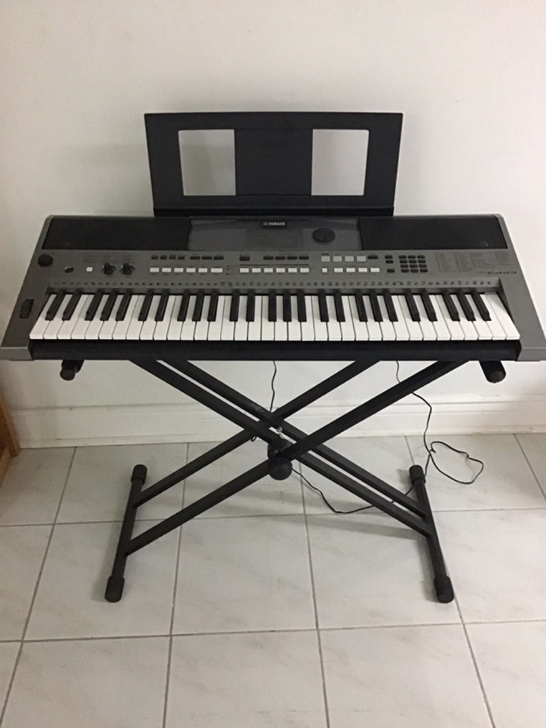 Yamaha Portable Keyboard: PSR-E443 w/ stand
