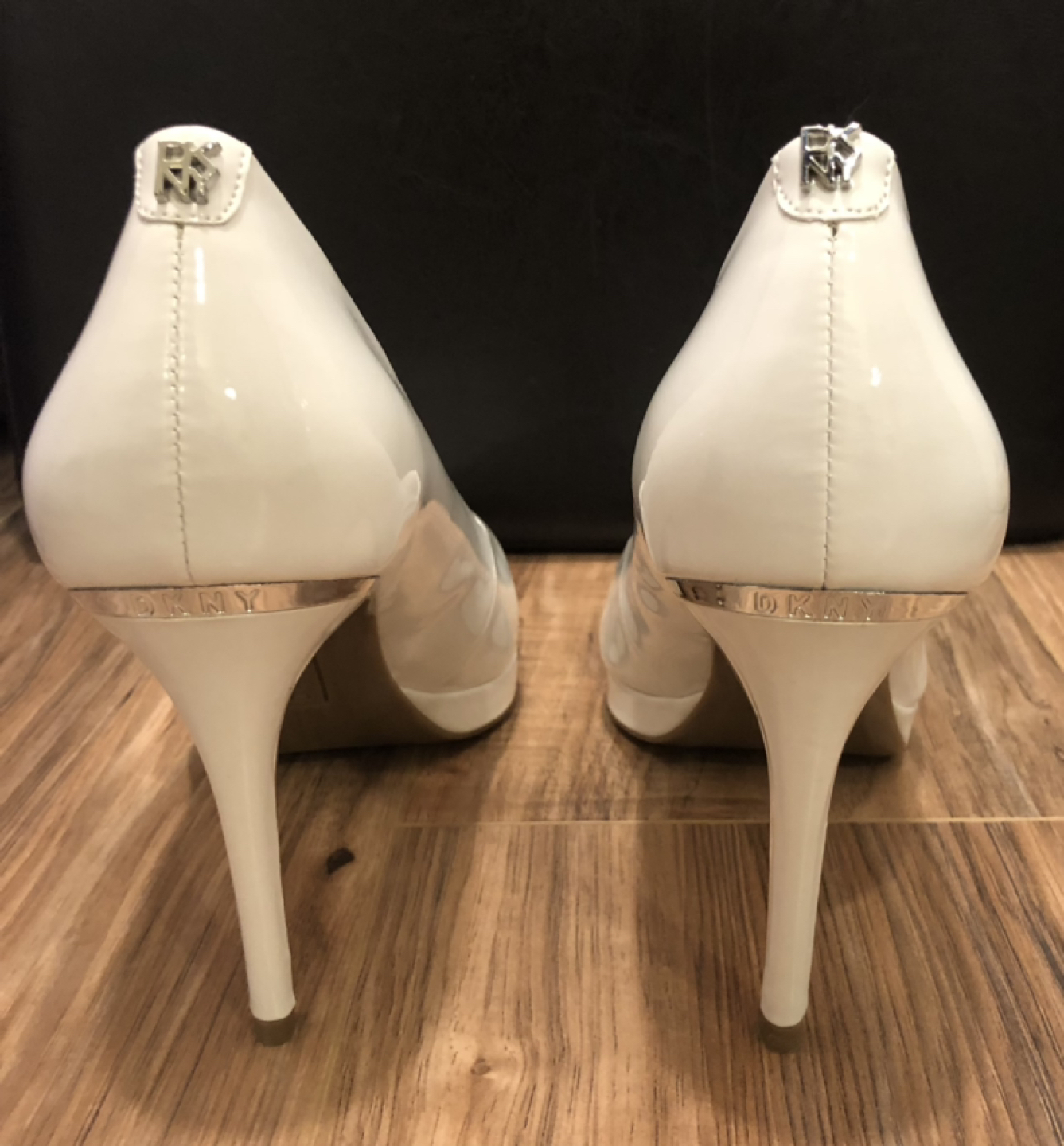 DKNY pumps image indicator(2)