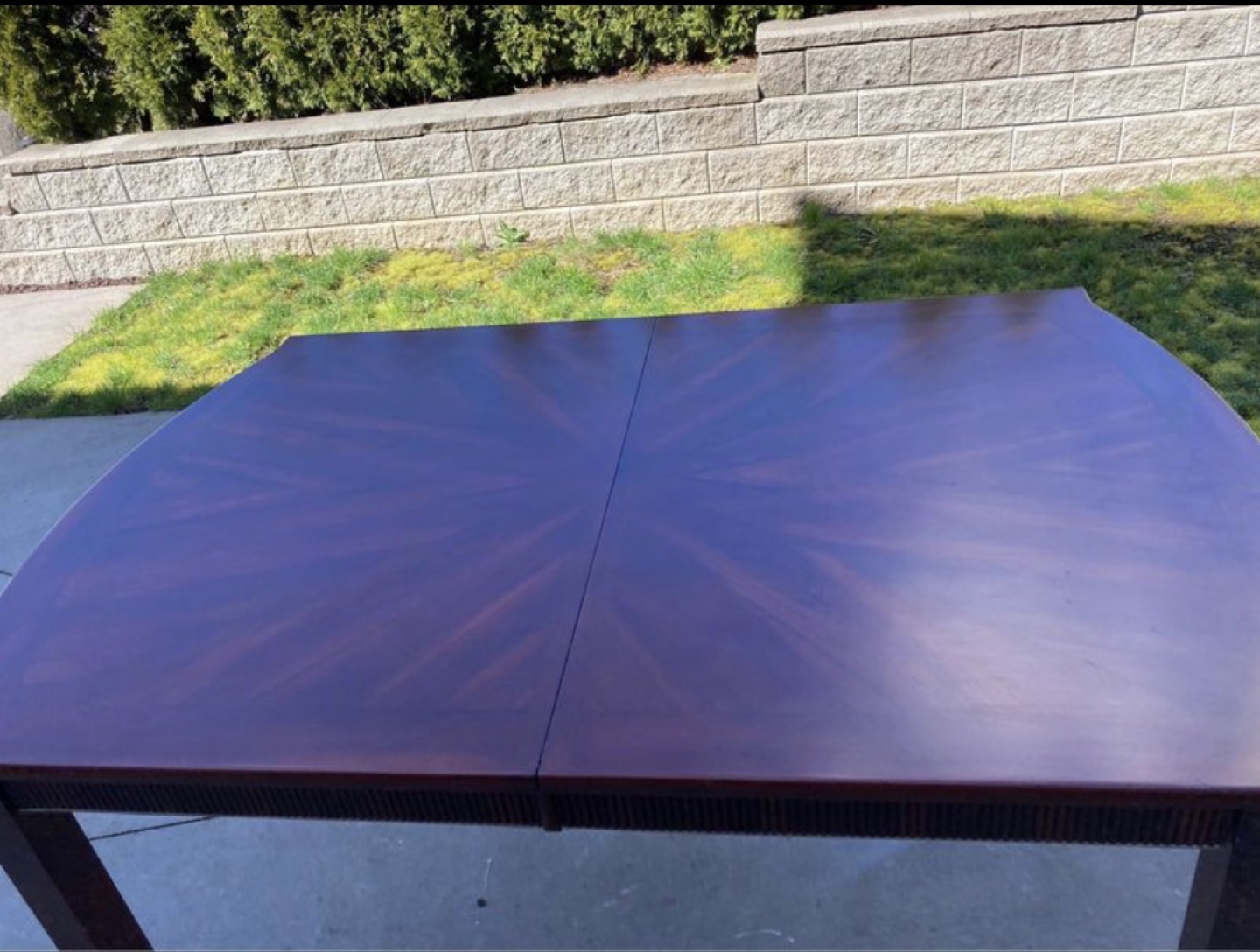 Grand mahogany dining table image indicator(3)