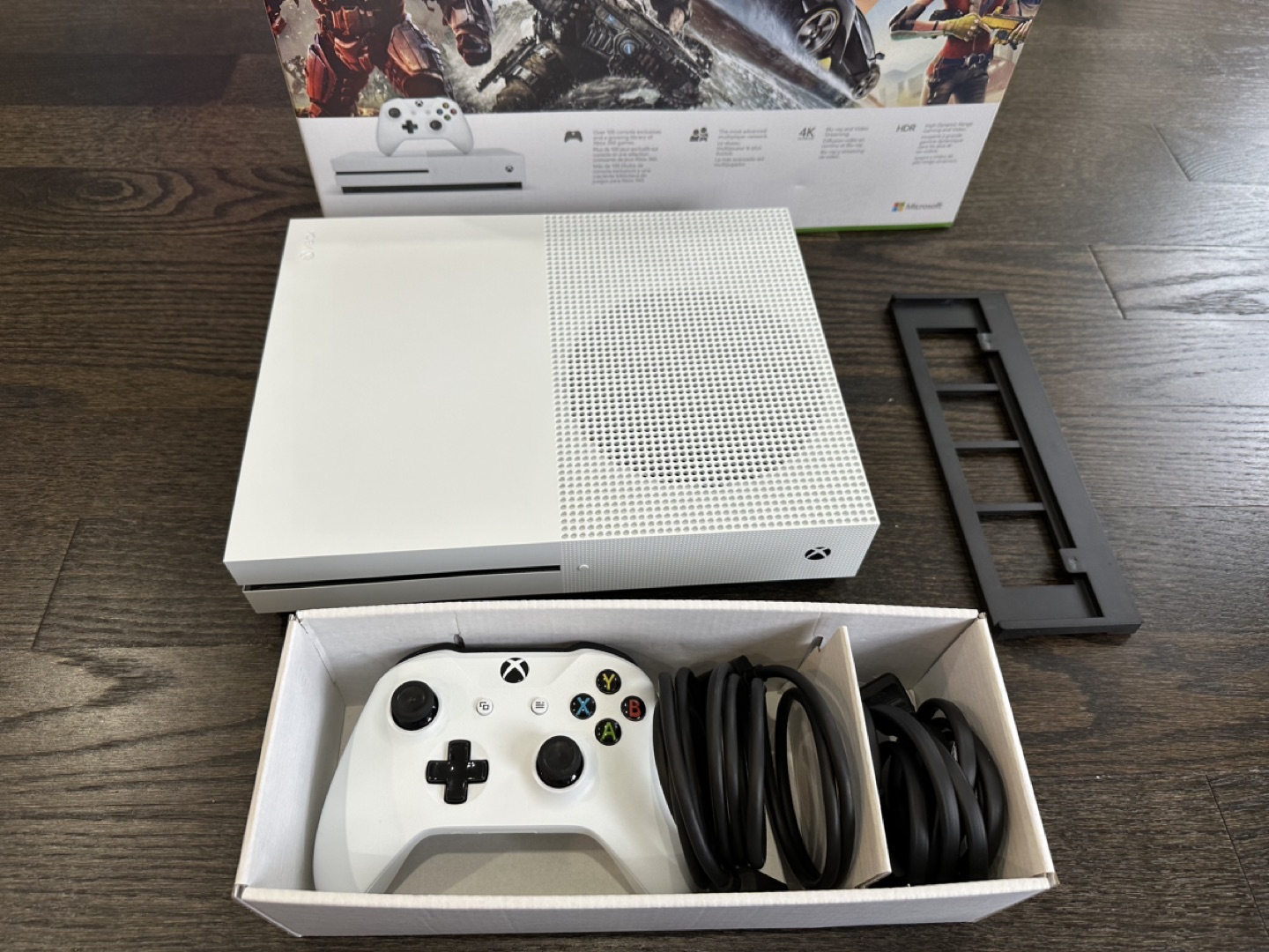 Xbox One S 1TB - mint condition - photo 2