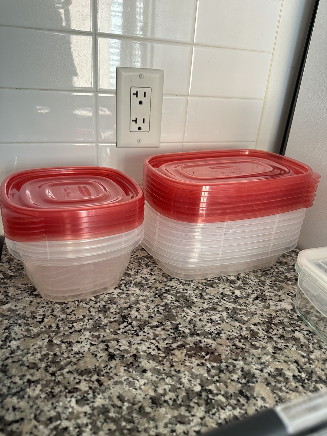 16 Various Tupperwares - photo 2