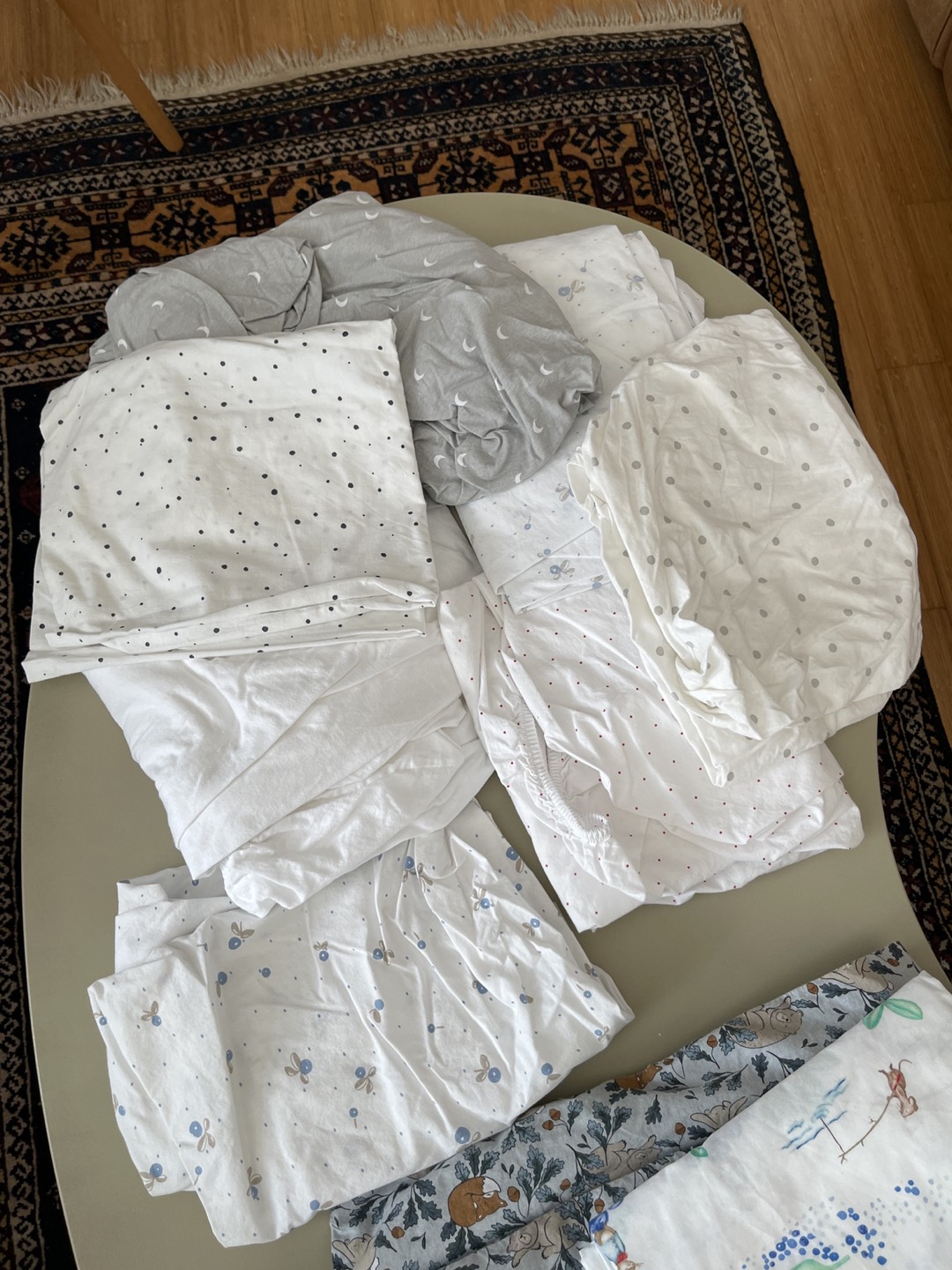 Baby cot / crib with mattress, blankets, fitted sheets and more - photo 3