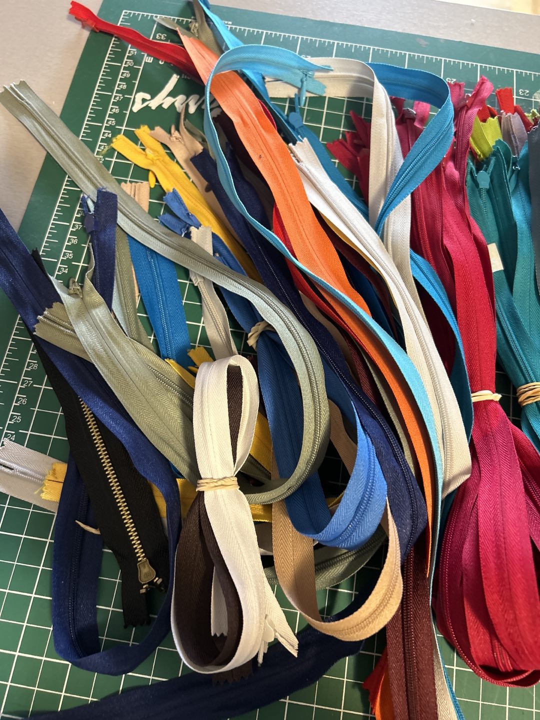 60 + Zippers Colourful image indicator(3)