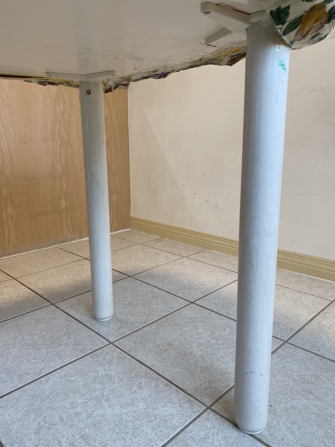 Small dining table for 4 image indicator(3)