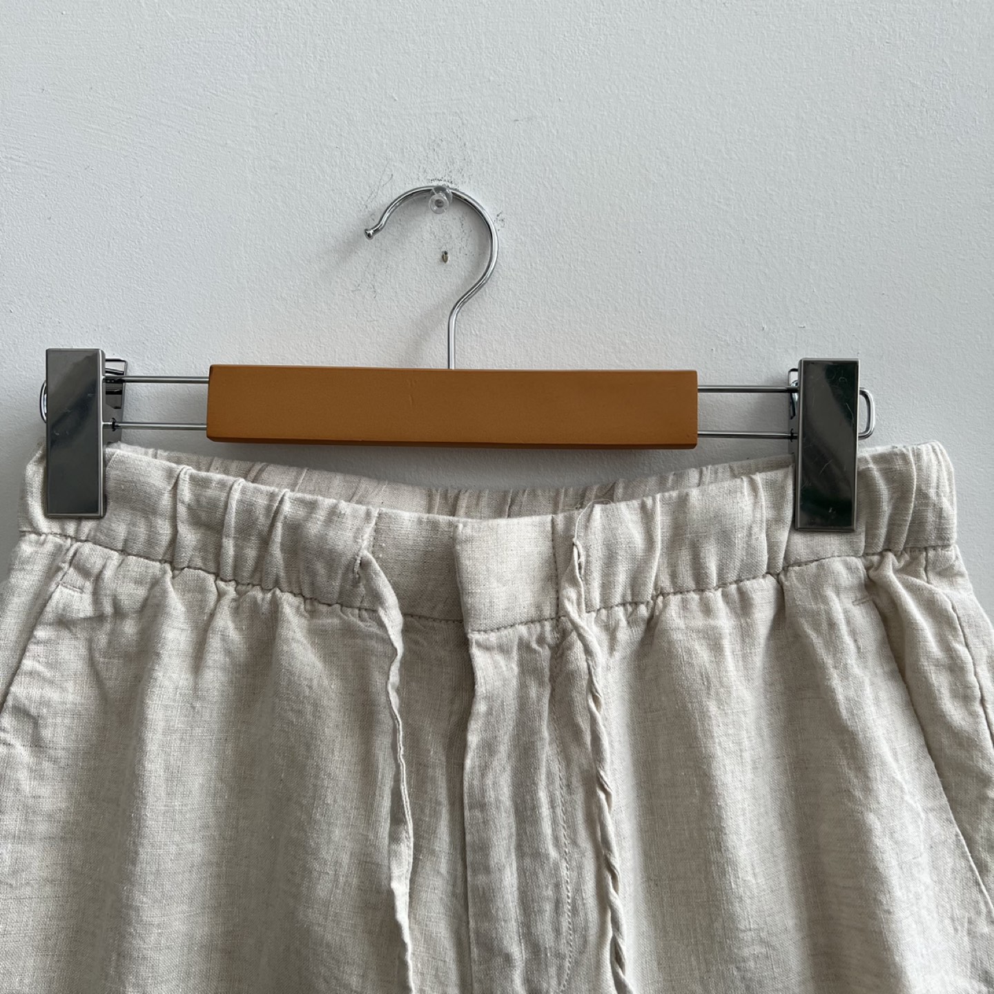 LIGHT BEIGE LINEN SHORTS image indicator(3)