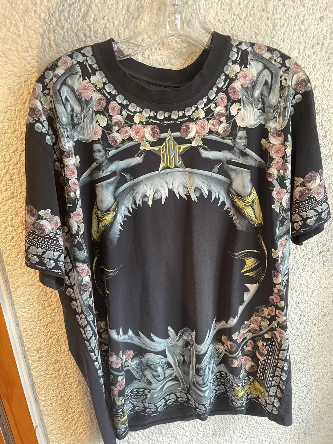 Givenchy T shirt - photo 2