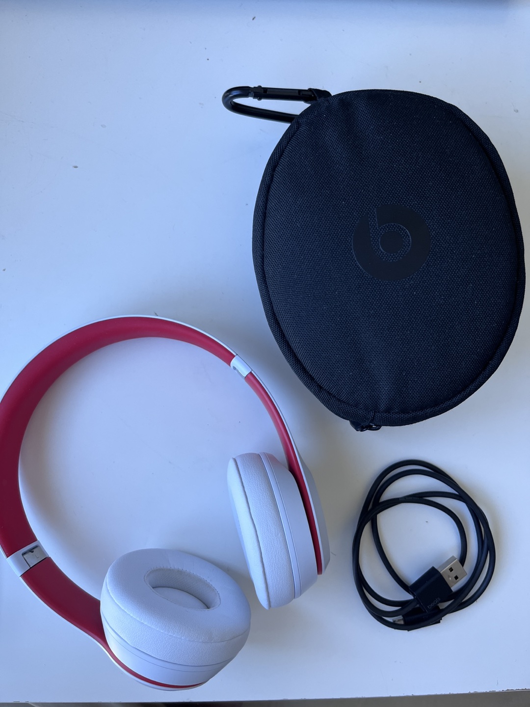 Beats Solo 3 wireless white headphones thumbnail