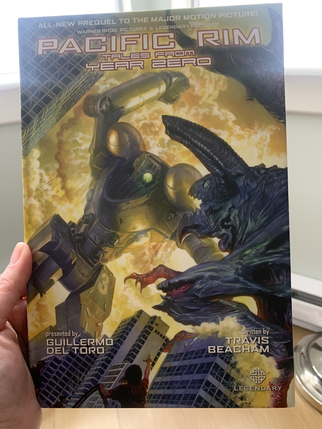 Comic    Pacific Rim- tales from year zero thumbnail