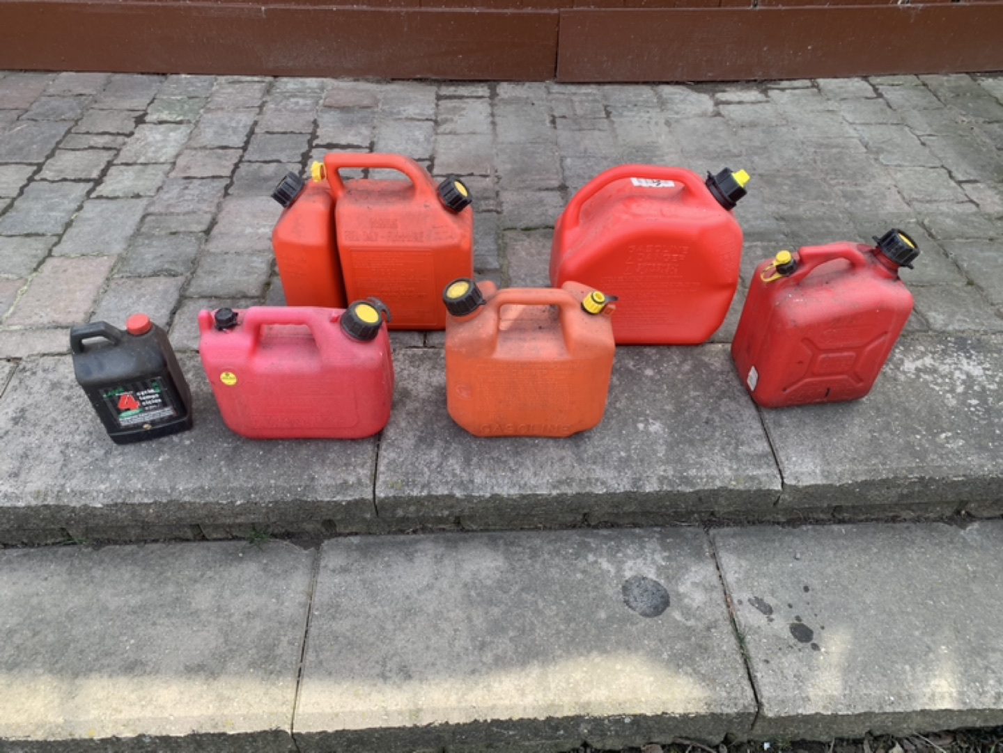 5 Gas Cans for $10 thumbnail