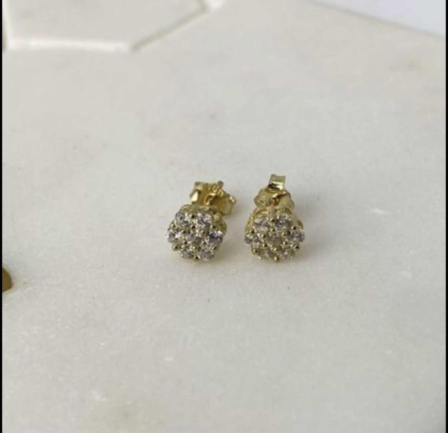 10K gold can studs thumbnail