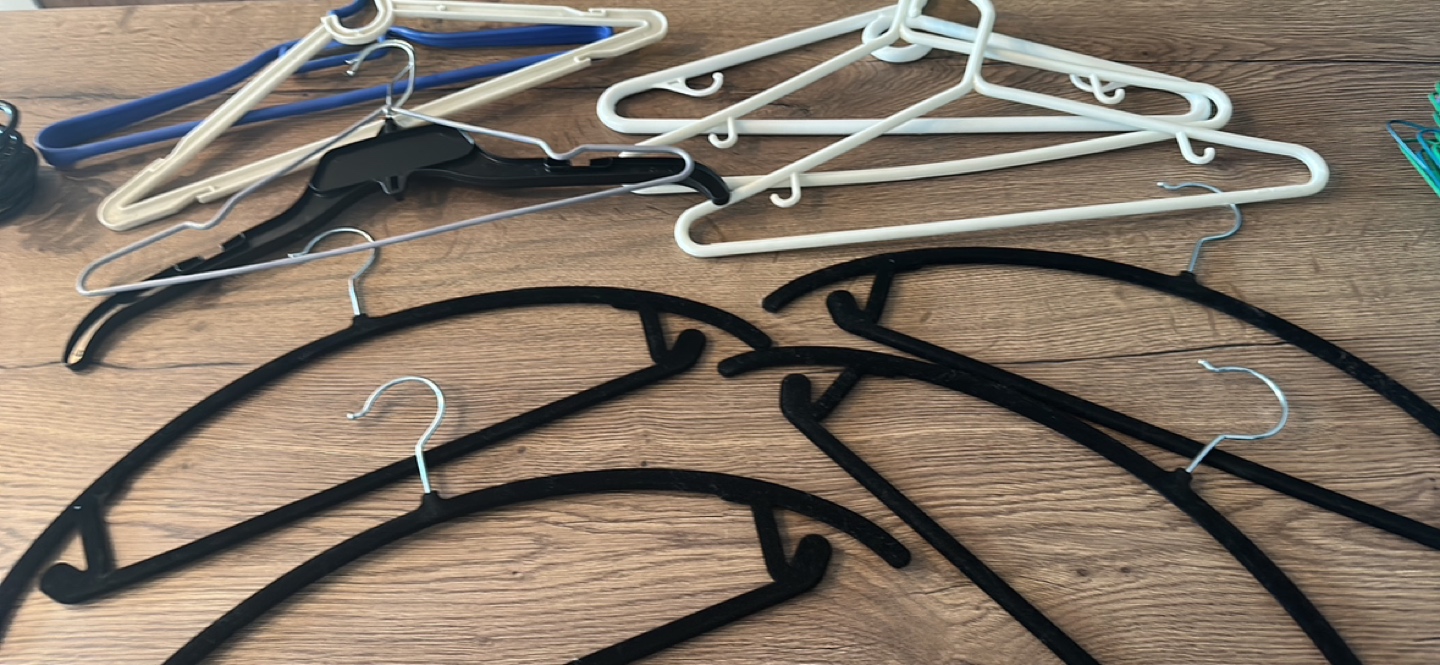 30 assorted hangers - photo 2