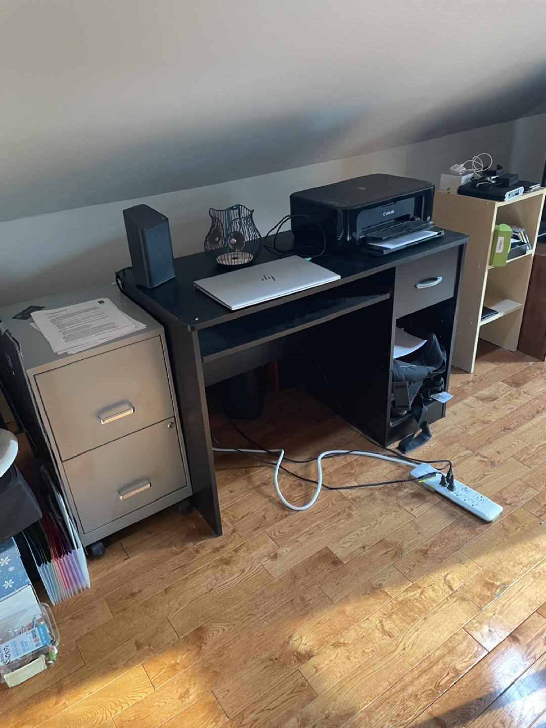 Free desk thumbnail