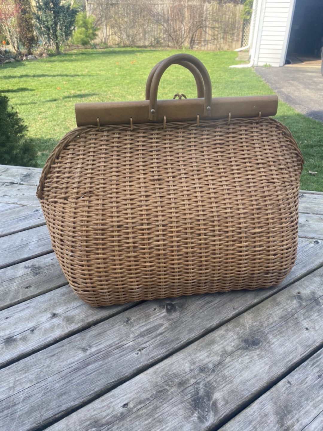 Wicker basket thumbnail