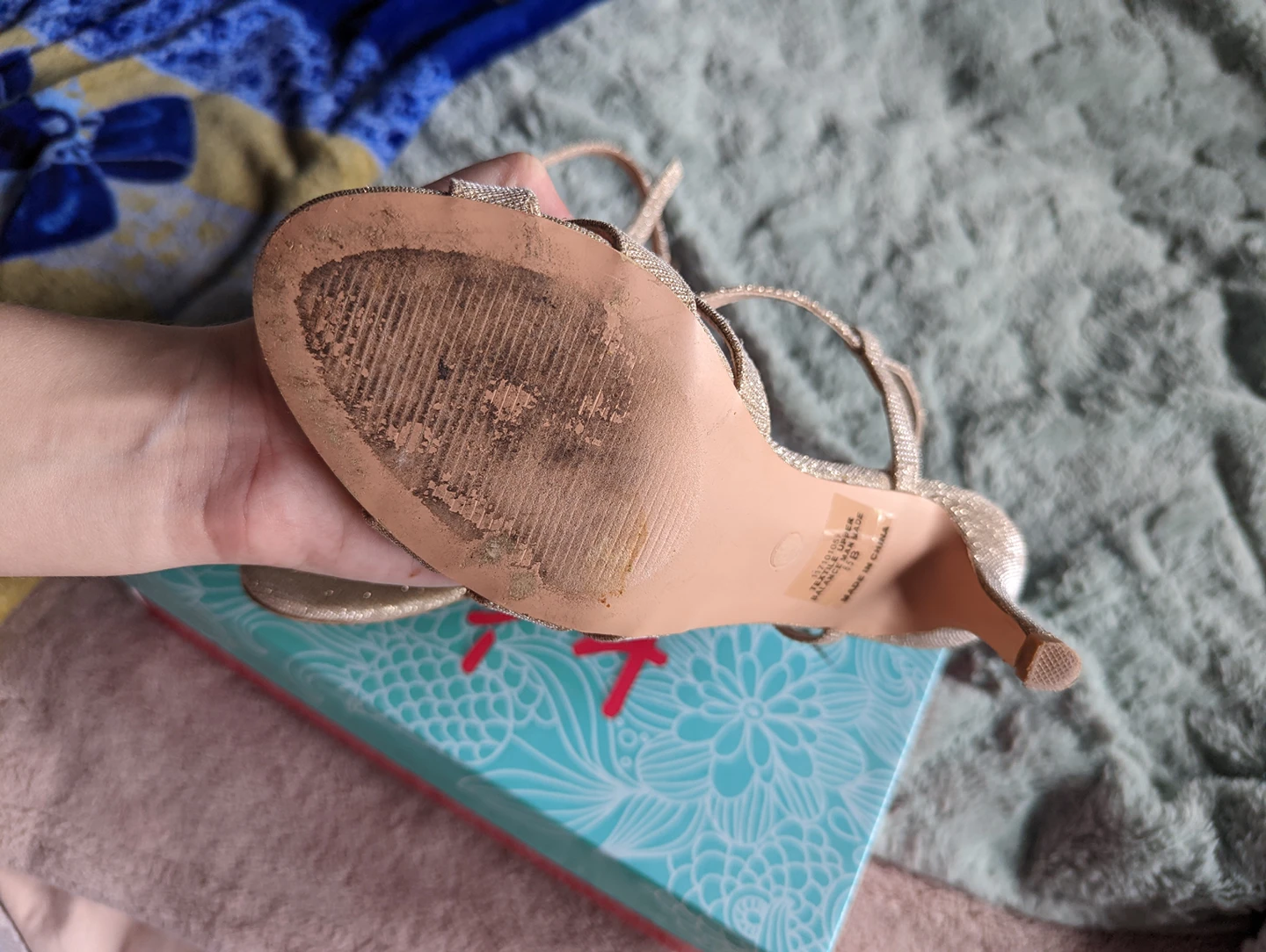 Gold Sandles image indicator(4)