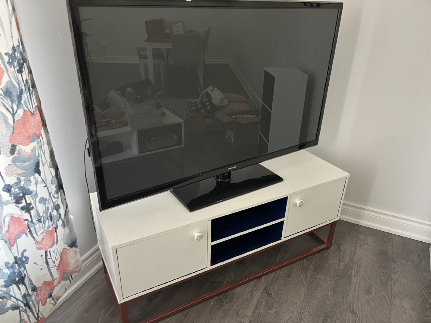 Living room white and blue refurbished furniture set