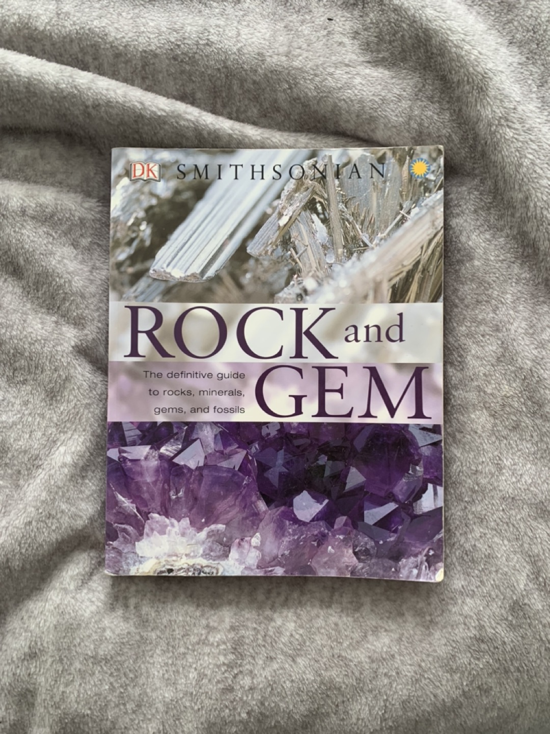 Smithsonian Rock and Gem Guide image indicator(3)
