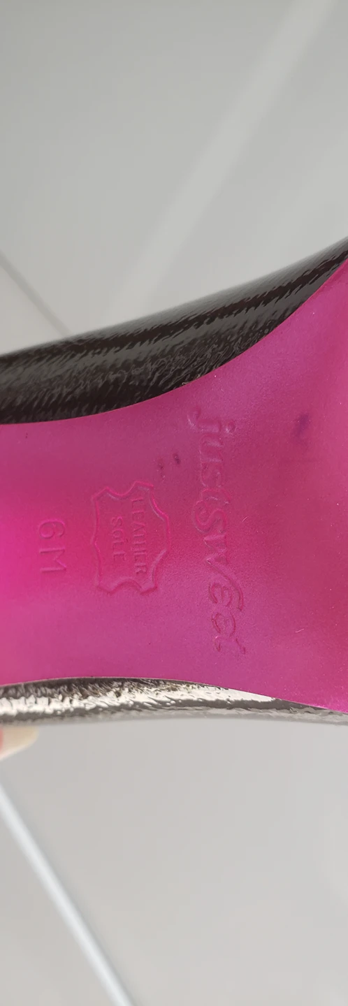 Grey Patent Leather w/ metallic hot pink base heels Sz6 image indicator(3)