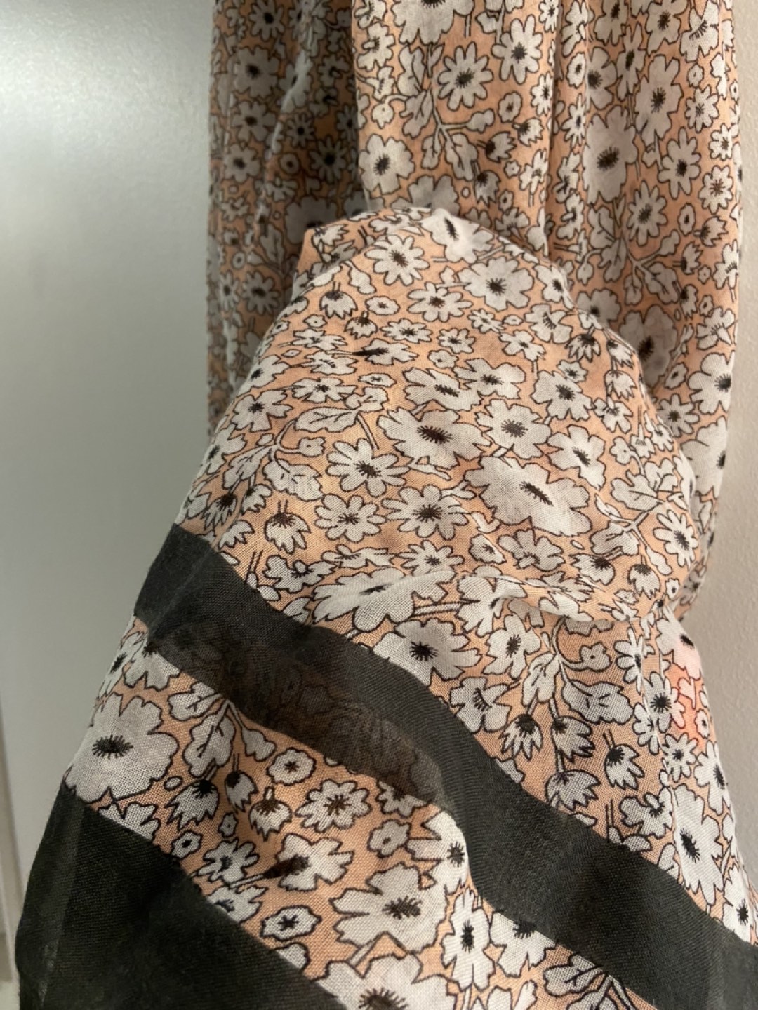 Pink and gray floral scarf - photo 2