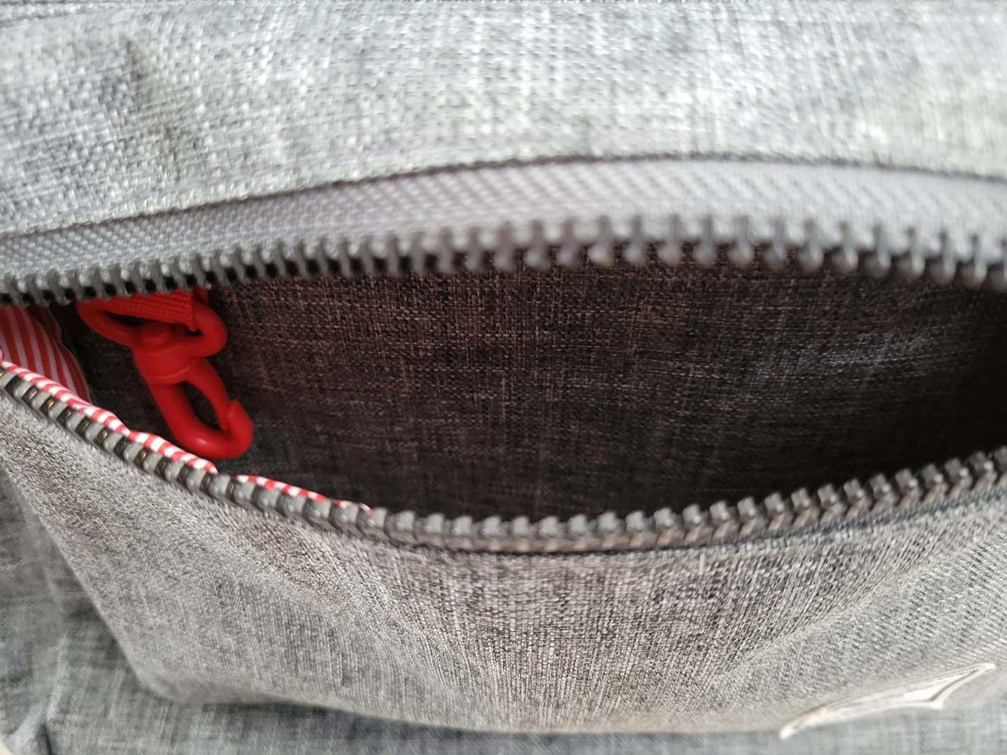 Herschel Classic Backpack Grey image indicator(3)