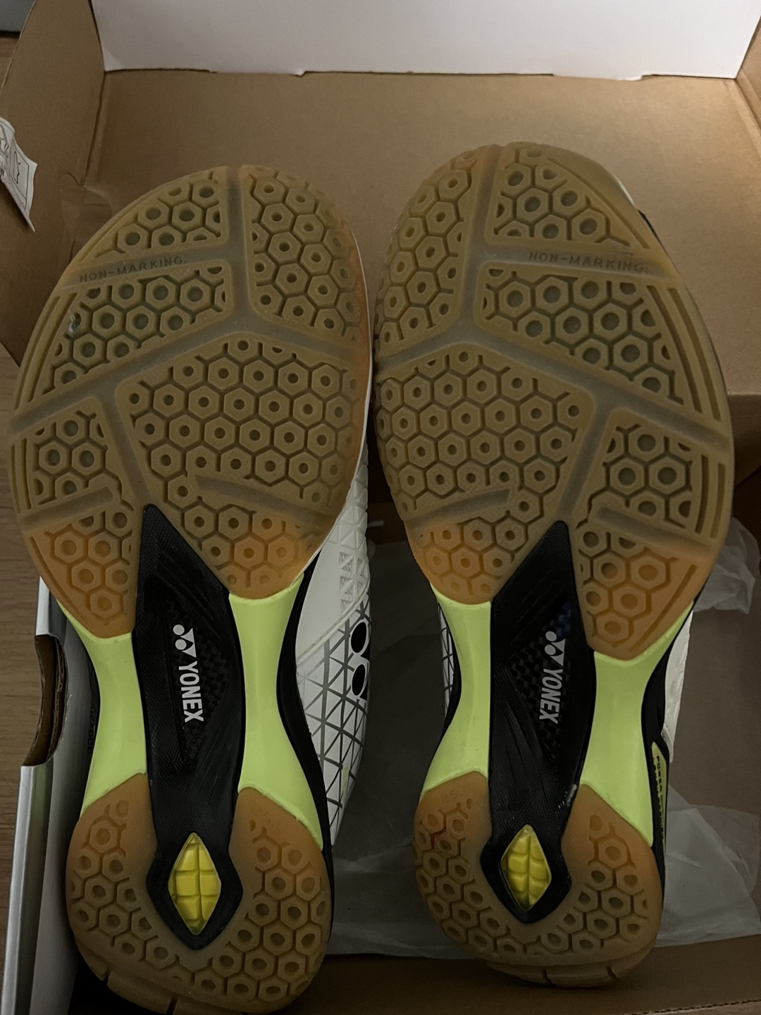 Yonex Badminton Shoes, Power Cushion-US 7 - photo 3