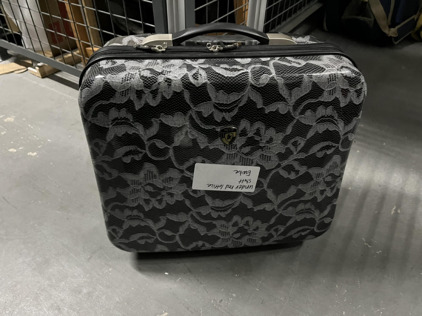 Small hard case carry-on - photo 2