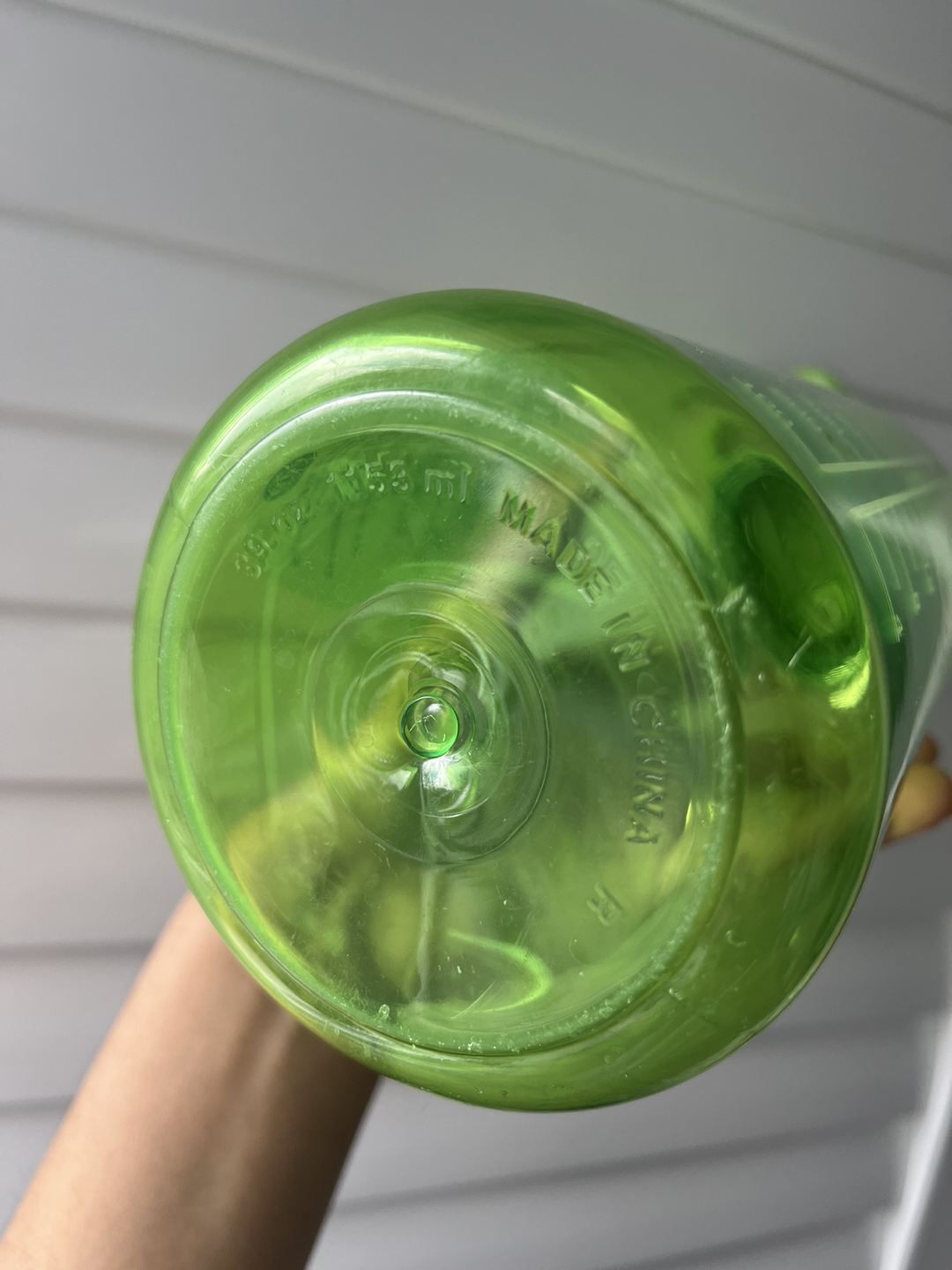 Green Water Bottle 1.1L/39oz - photo 3