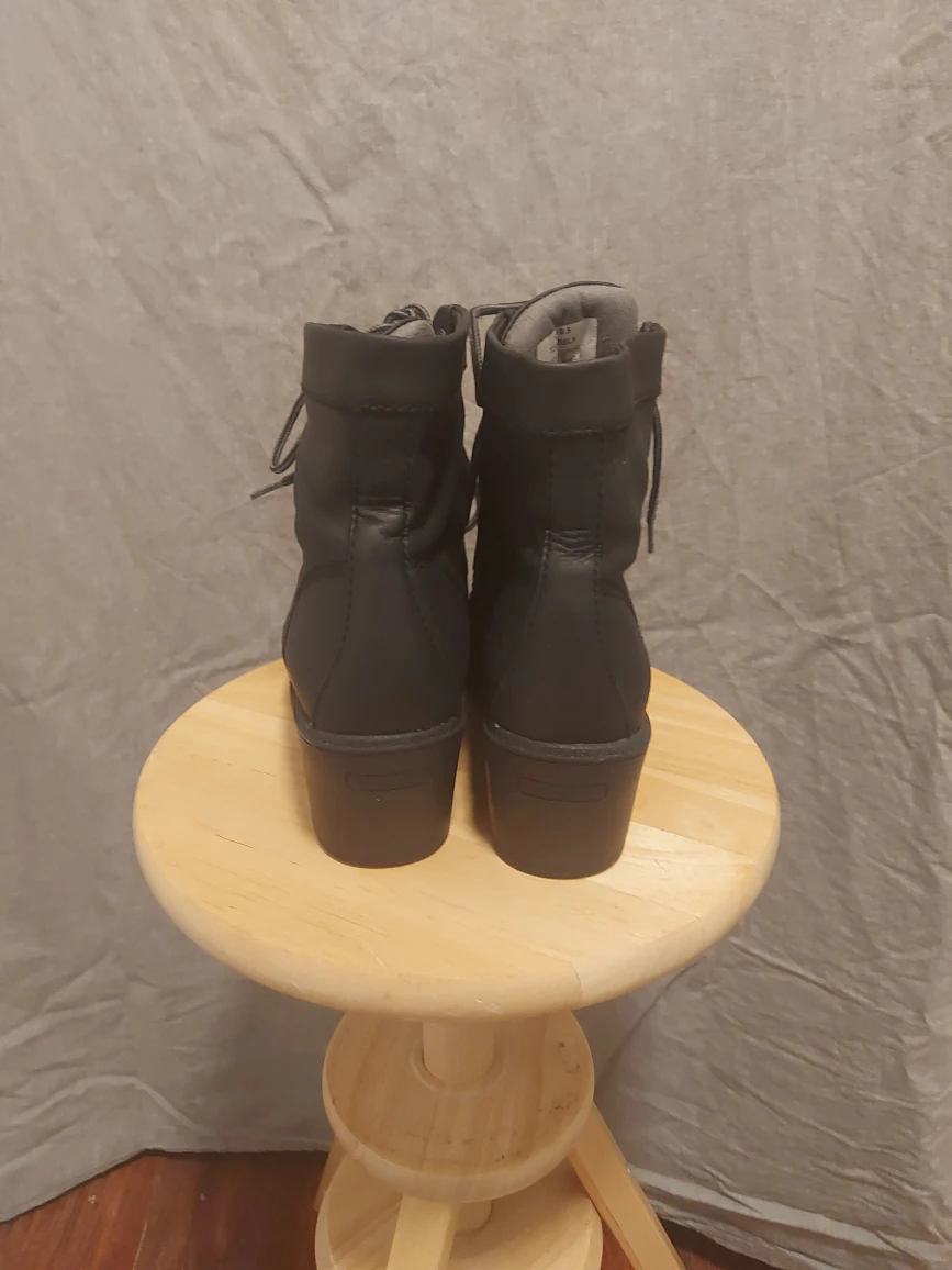 Women's Kodiak Claire Waterproof Boots 9.5 image indicator(3)