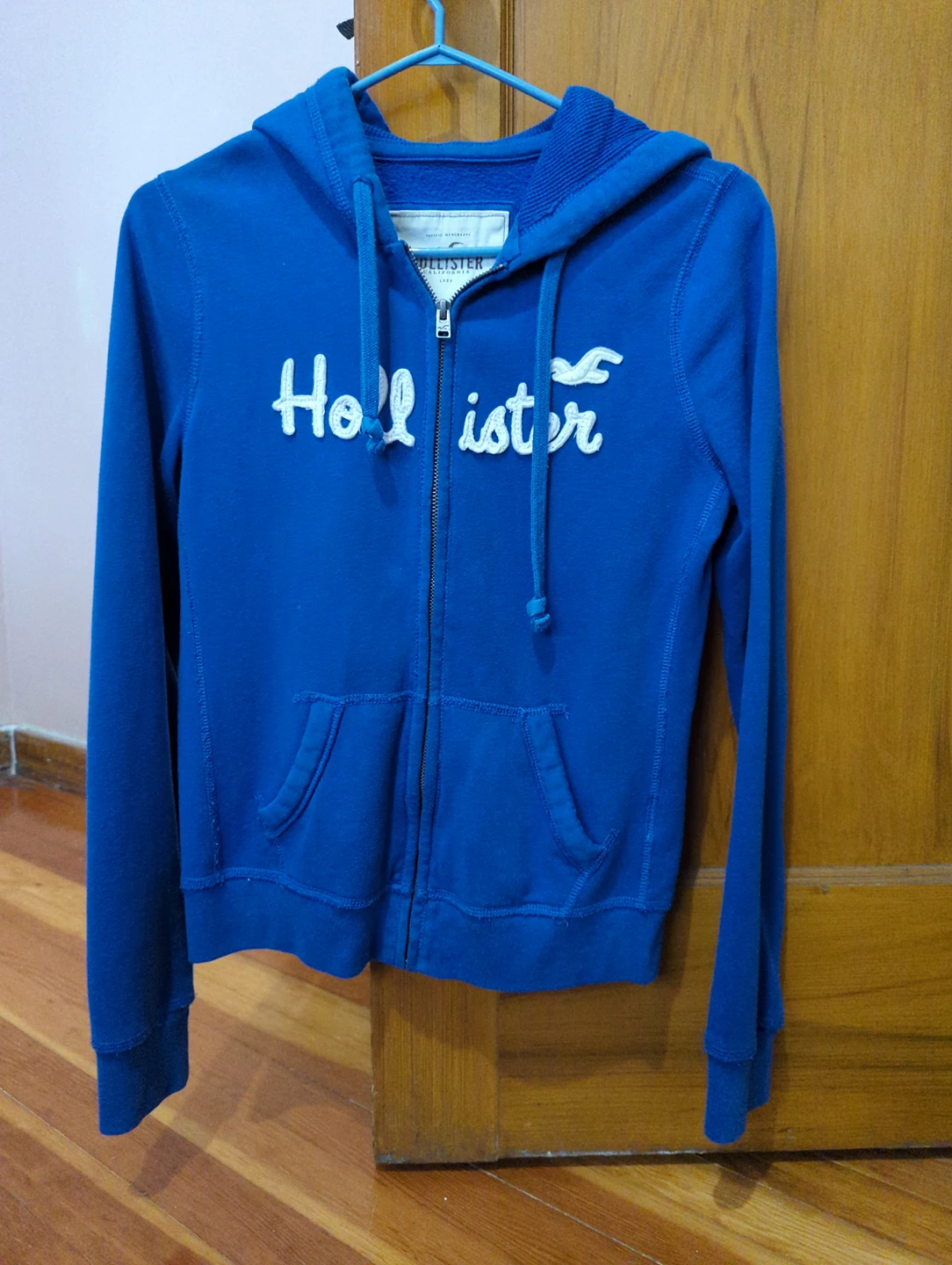 Hollister sweater thumbnail