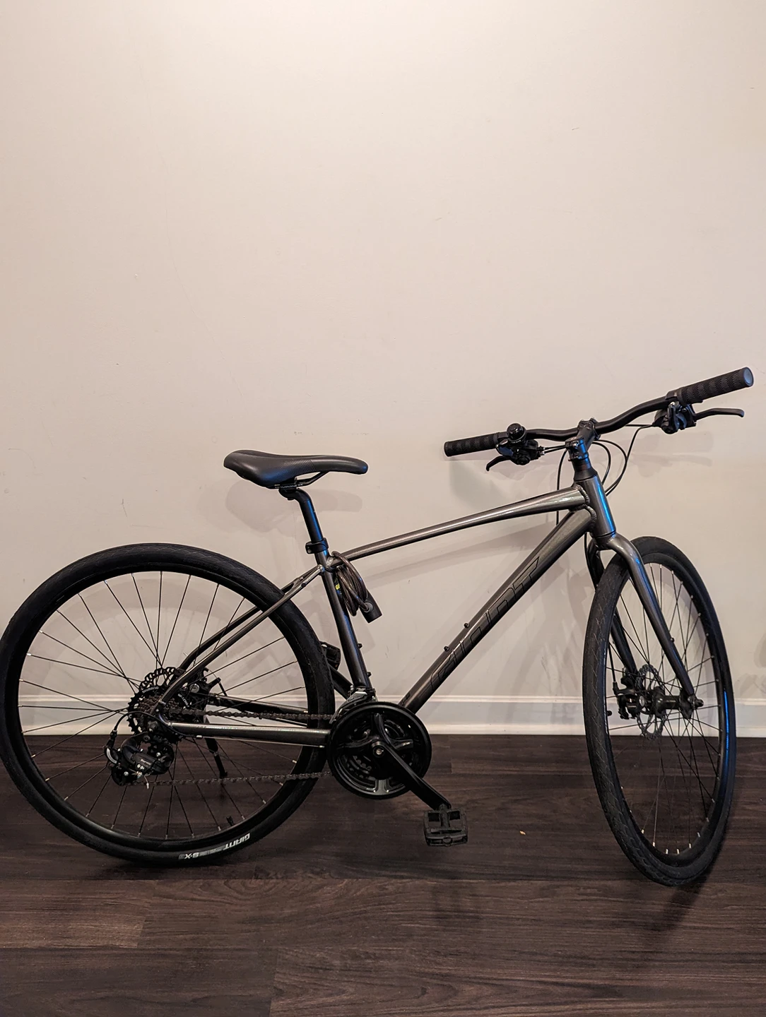 Giant Bike - Like New - photo 2