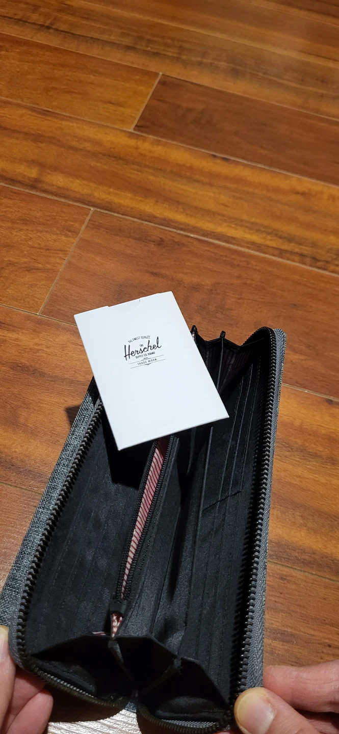 Herschel women's wallet image indicator(3)
