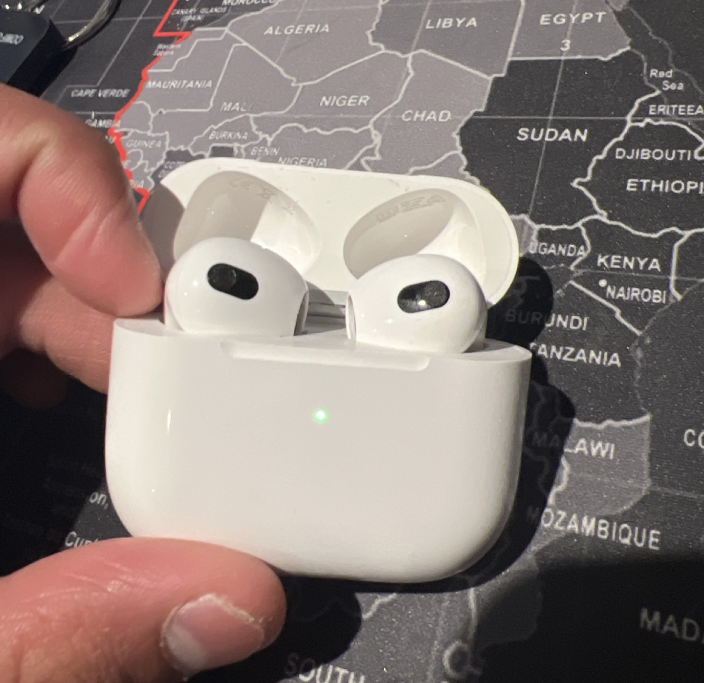 Apple AirPods thumbnail