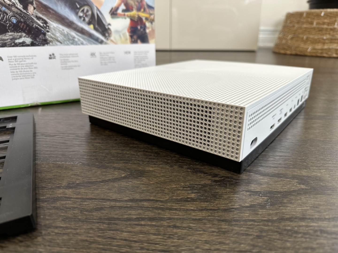 Xbox One S 1TB - mint condition - photo 3