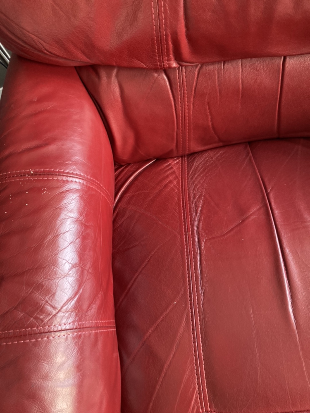 Red leather LAZ-Boy recliner - photo 3