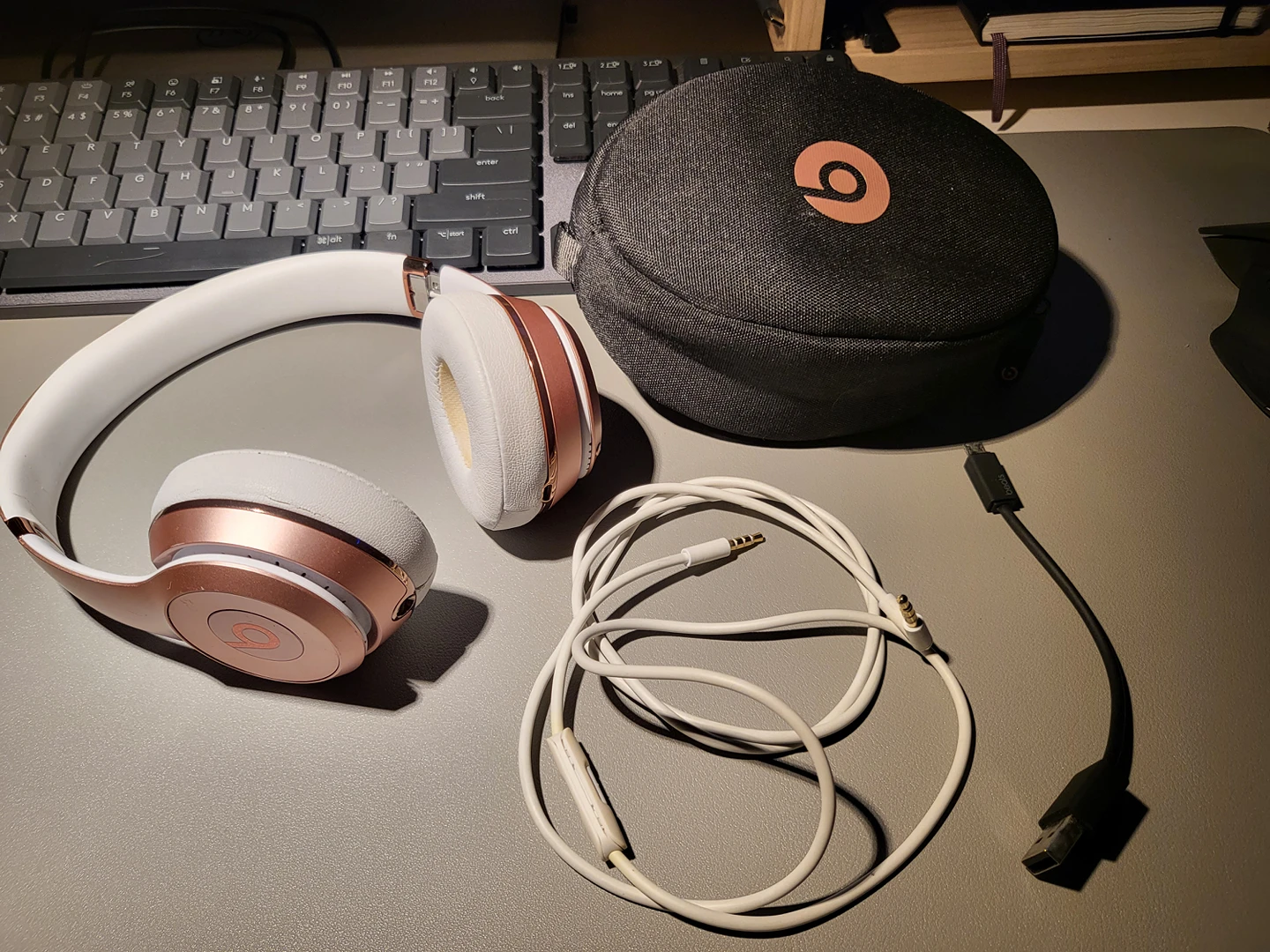 Beats Solo3 Wireless Headphone -Rose Gold thumbnail