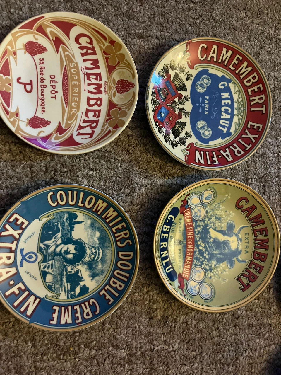 Camembert Extra Fin porcelain cheese plate thumbnail