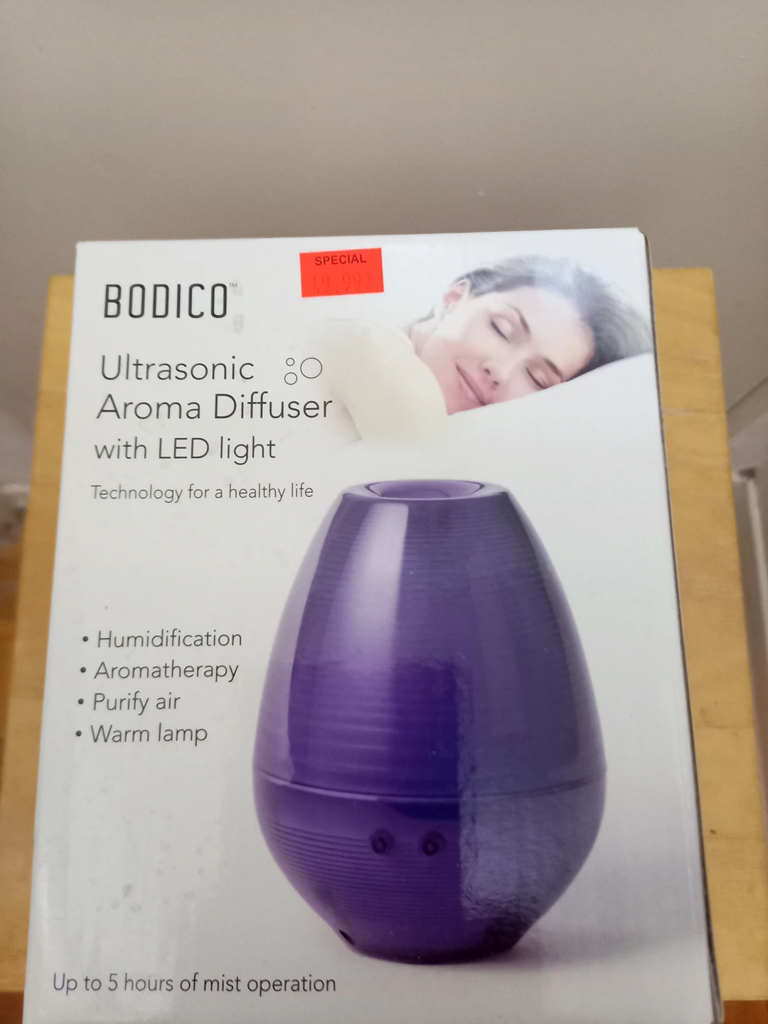 Ultrasonic aroma diffuser with LED light