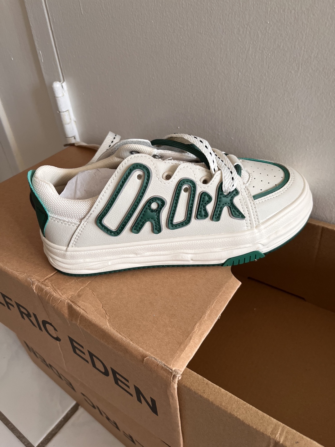 !!Brand New!! Aeldric eden size 6 sneakers