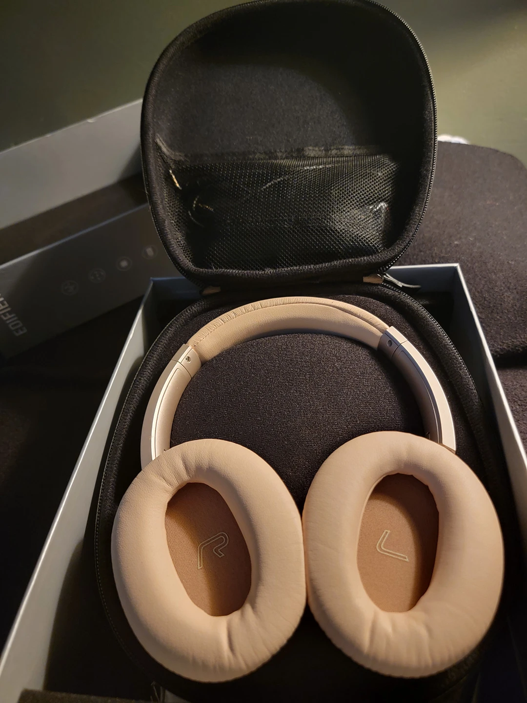 Brand new Bluetooth noise canceling headphones - photo 4